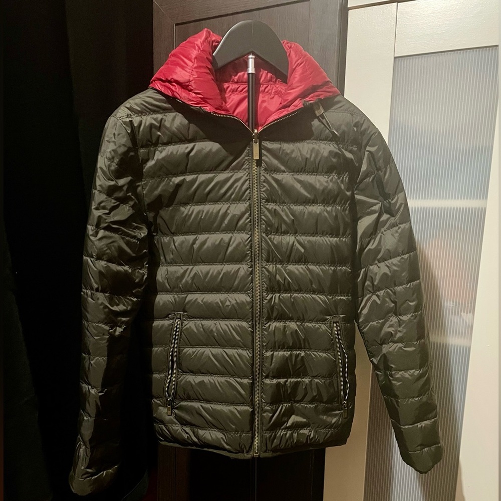 Massimo Dutti Men’s Reversible Puffer Jacket Olive Green and Red Size S